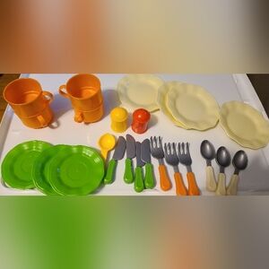 70’s Tupperware Kids  Dish Set 25 piece Including Plates, Cups Utensils